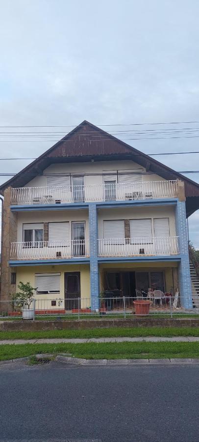 Bluebird Apartman Zalakaros Esterno foto